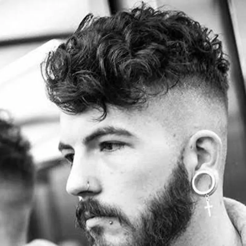 CORTE-DE-PELO-RIZADO-HOMBRE-PALMA-DE-MALLORCA-ULTIMAS-TENDENCIAS-PELUQUERIA-MOURE-1