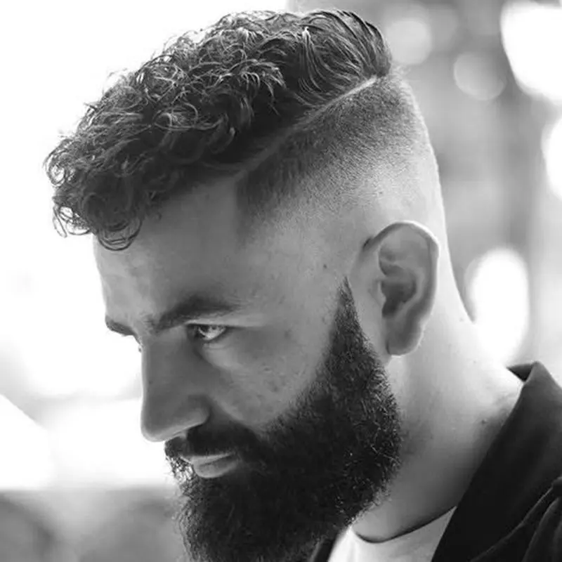 CORTE-DE-PELO-RIZADO-HOMBRE-PALMA-DE-MALLORCA-ULTIMAS-TENDENCIAS-PELUQUERIA-MOURE-12
