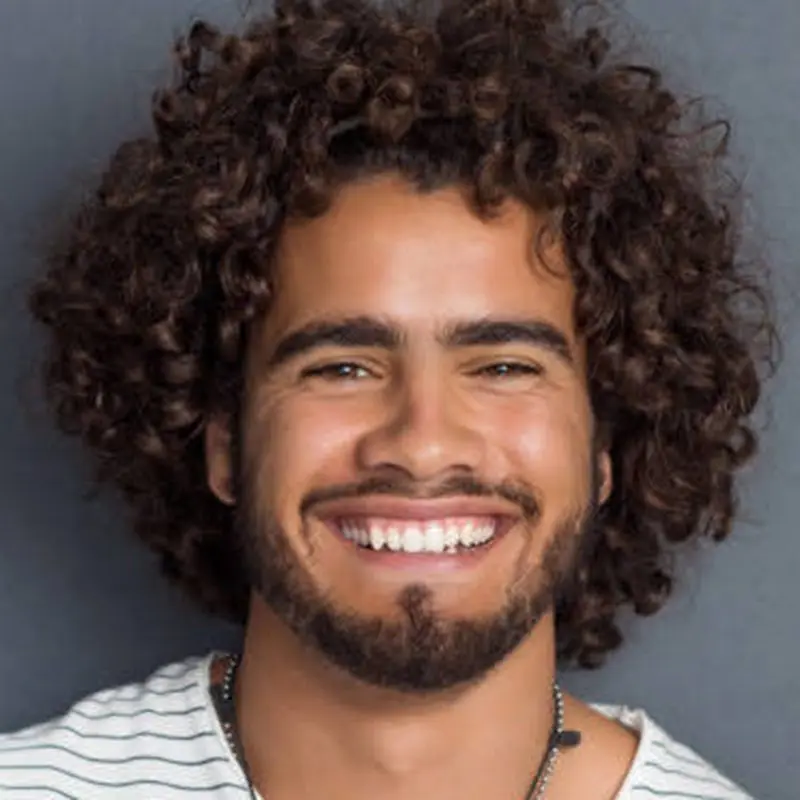 CORTE-DE-PELO-RIZADO-HOMBRE-PALMA-DE-MALLORCA-ULTIMAS-TENDENCIAS-PELUQUERIA-MOURE-13