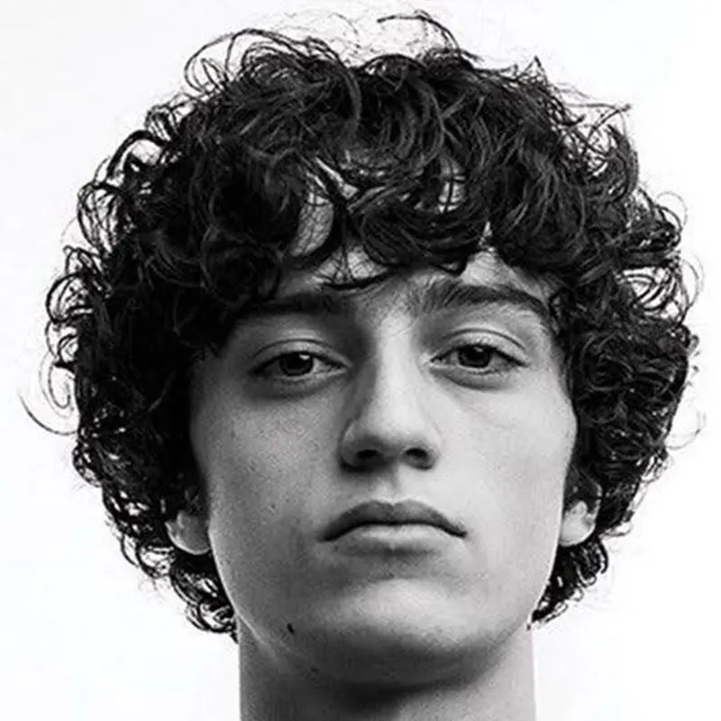 CORTE-DE-PELO-RIZADO-HOMBRE-PALMA-DE-MALLORCA-ULTIMAS-TENDENCIAS-PELUQUERIA-MOURE-19