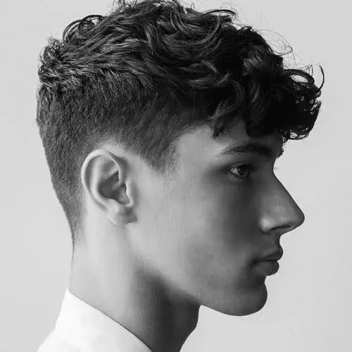 CORTE-DE-PELO-RIZADO-HOMBRE-PALMA-DE-MALLORCA-ULTIMAS-TENDENCIAS-PELUQUERIA-MOURE-26