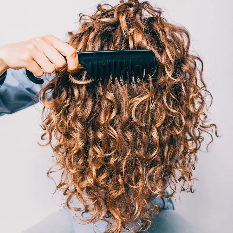 CUIDADOS-PARA-CABELLO-RIZADO-METODO-CURLY-PELUQUERIA-MOURE-MALLORCA-6