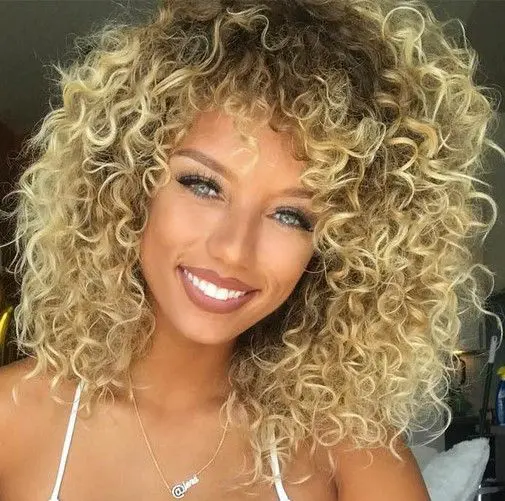 MECHAS-EN-CABELLO-RIZADO-TONOS-NEUTROS-Y-CENIZAS-PELUQUERIA-MOURE-MALLORCA12