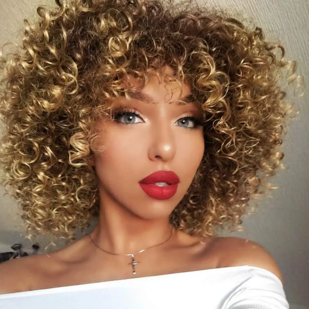 MECHAS-EN-CABELLO-RIZADO-TONOS-NEUTROS-Y-CENIZAS-PELUQUERIA-MOURE-MALLORCA14
