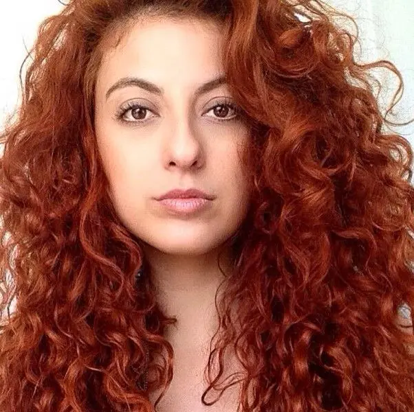 MECHAS-Y-COLORES-ROJIZOS-COBRIZOS-Y-PELIROJO-PELUQUERIA-MOURE-MALLORCA-PELO-RIZADO-11