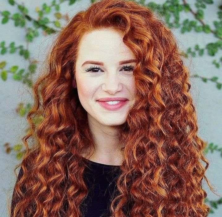 MECHAS-Y-COLORES-ROJIZOS-COBRIZOS-Y-PELIROJO-PELUQUERIA-MOURE-MALLORCA-PELO-RIZADO-8
