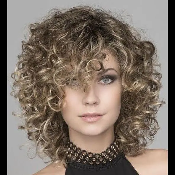 corte-media-melena-pelo-rizado-a-capas-con-flequillo-anos-80-moure-7