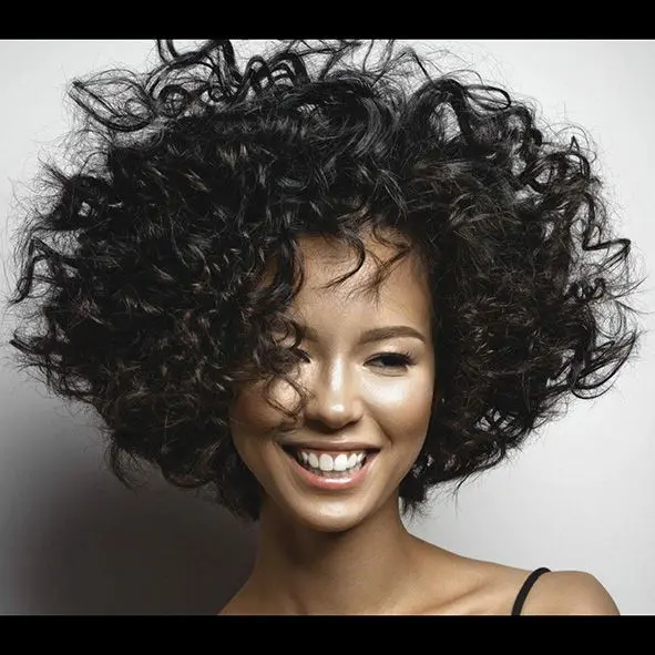 corte-media-melena-pelo-rizado-estilo-evase-moure-palma-3