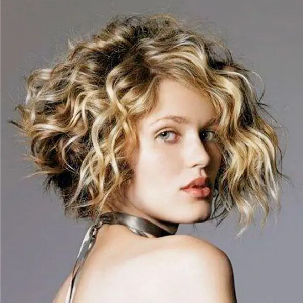 estilo-de-corte-rizado-media-melena-bob-moure-mallorca-5