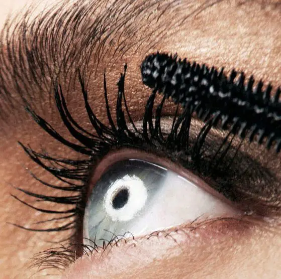 maquillaje-y-mascara-de-pestanas-Moure-5-e1602095224987