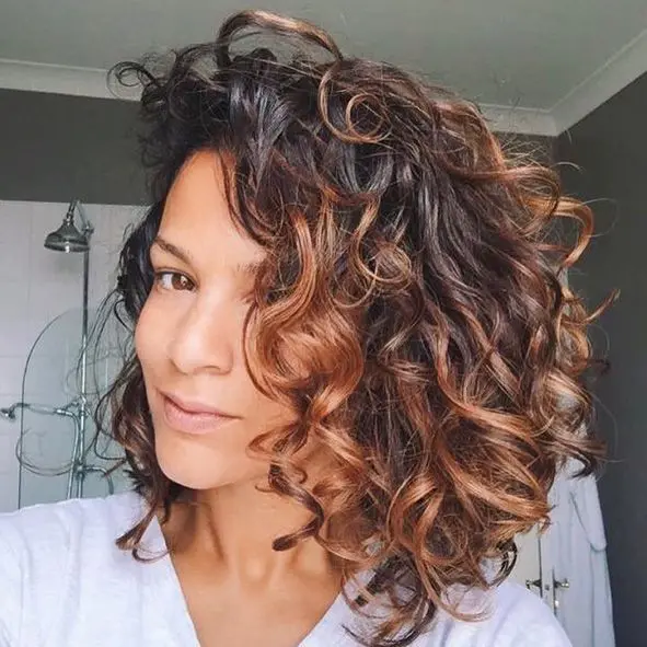 mechas-y-color-para-pelo-rizado-balayage-1