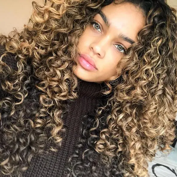mechas-y-color-pelo-rizado-babylights-1