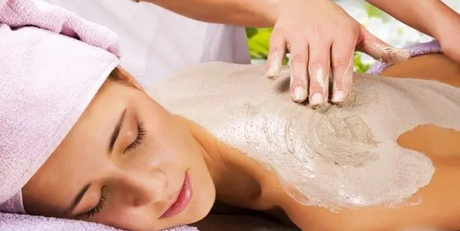 TRATAMIENTO-DE-ACNE-EN-LA-ESPALDA-MALLORCA-CENTROS-MOURE-1