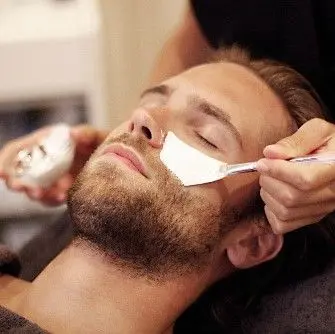 TRATAMIENTO-FACIAL-PELUQUERIA-HOMBRE-BARBERIA-PALMA-DE-MALLORCA-MOURE-7